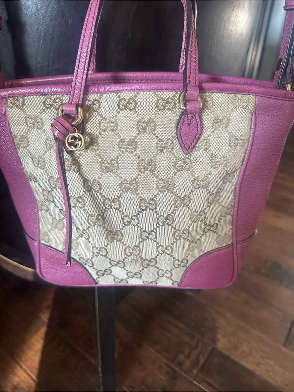 Authentic Gucci Beige GG Canvas Tote crossbody with Fuchsia Leather Trim